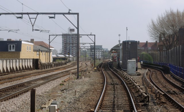 Shadwell_DLR_station_MMB_02