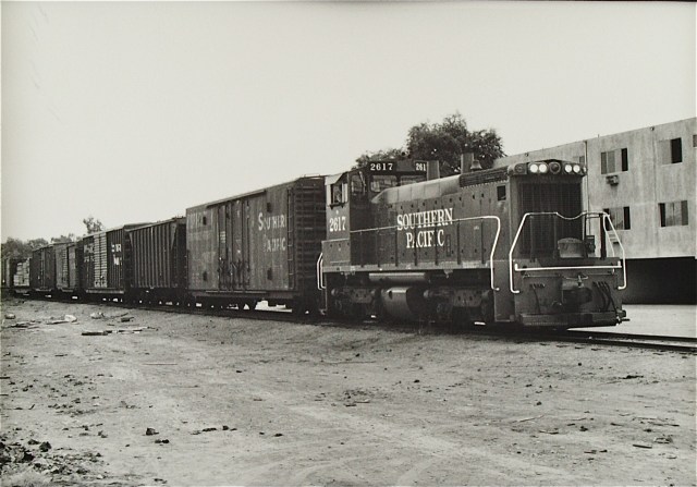 todays-local-trains-ran-daily-in-1972